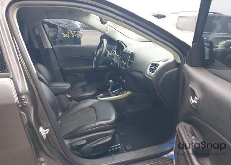 2018 Jeep Compass Latitude 4X4 из США, поврежденный, VIN 3C4NJDBBXJT463583